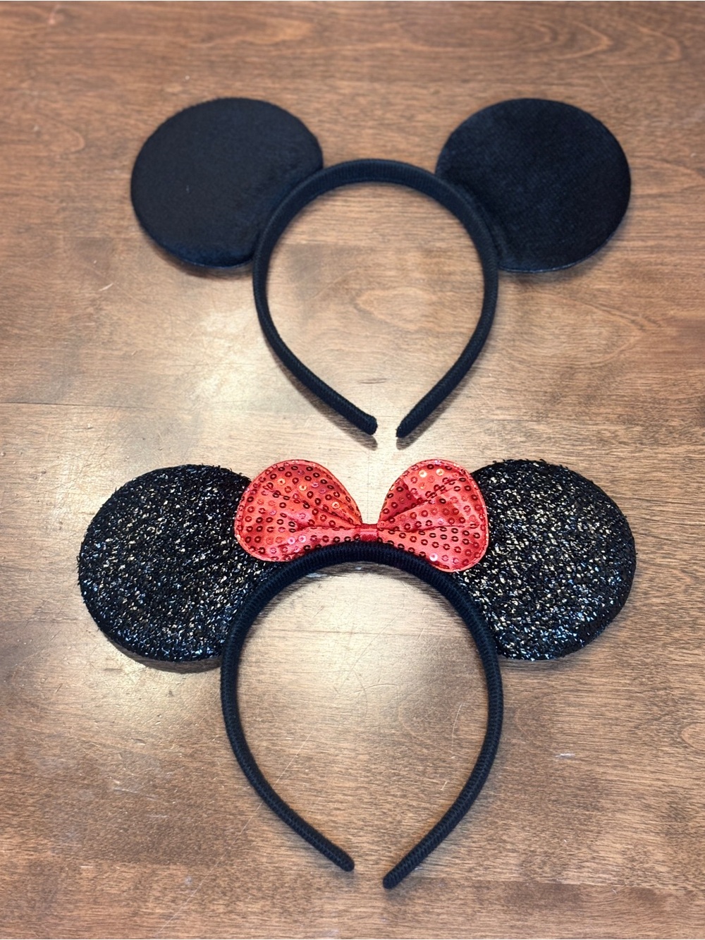 Source Unknown Black Sequin Ear Headband with Red Bow